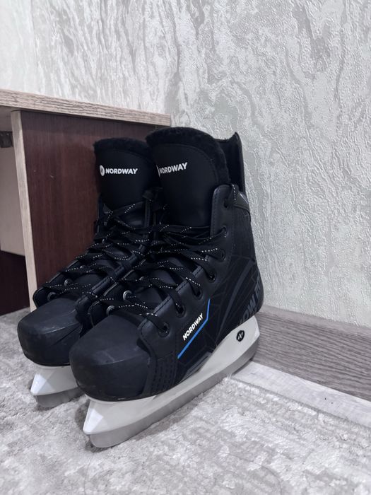 Продаю коньки срочно