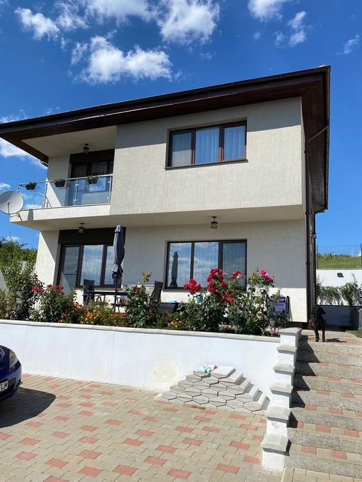 Vand casa individuala