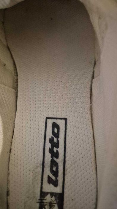 Încălțăminte pentru Tenis / Casual Lotto Court Logo, Albi, Mărimea 38 – Stare Excelentă