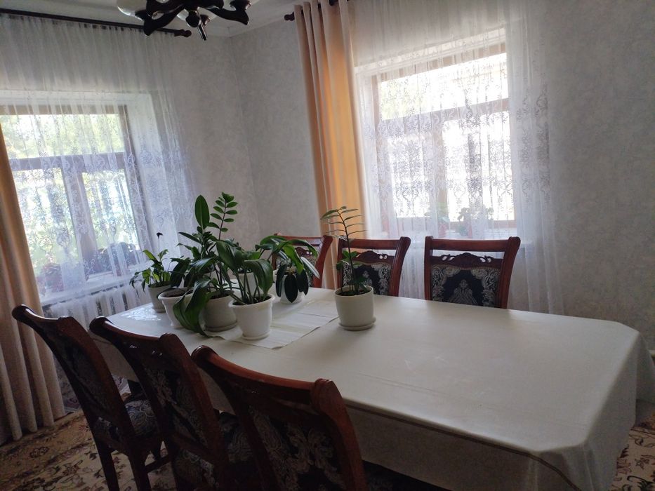 Стол для гостиной