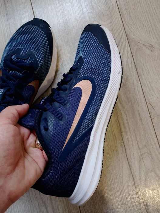 Adidași Nike măr 38