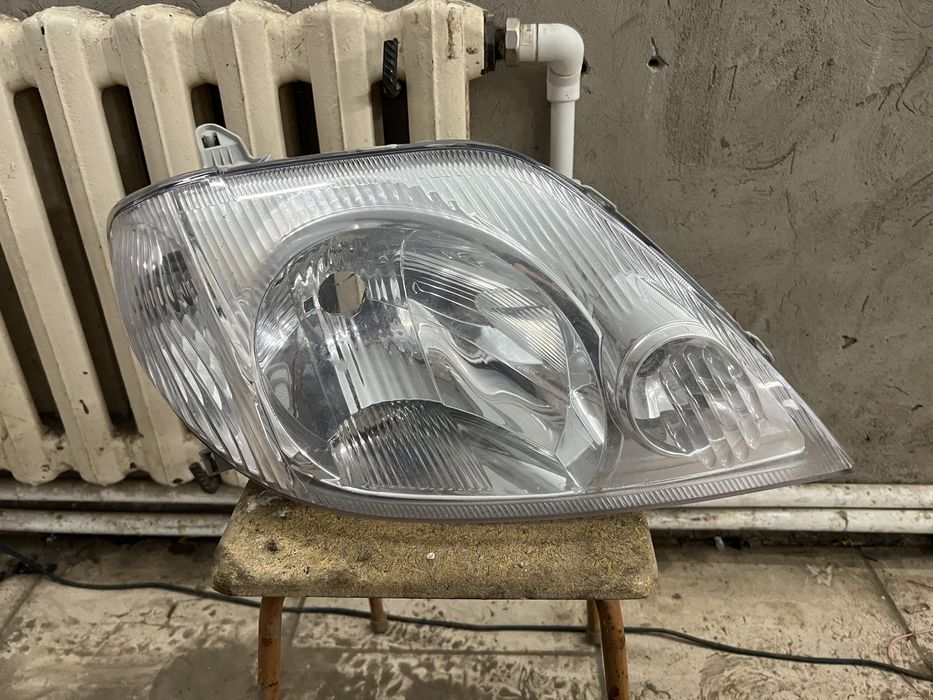 Продам фару toyota corolla