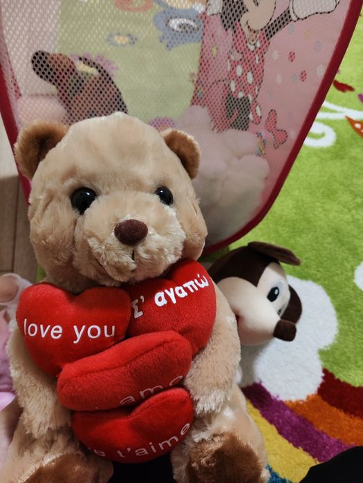 Продавам кош с играчки