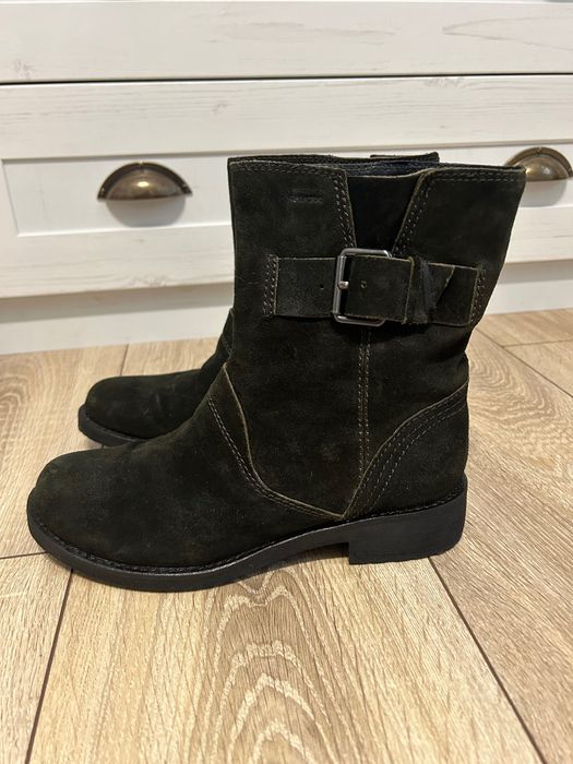 Ghete piele intoarsa Geox