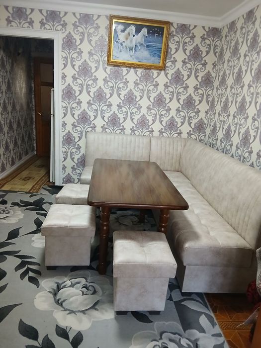 Уголок.  Новый.      Комплект