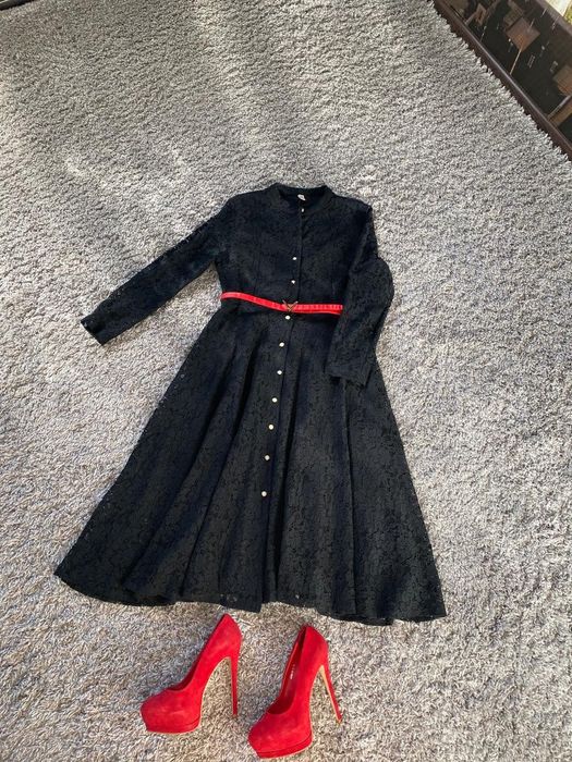 Продам платье кружевное