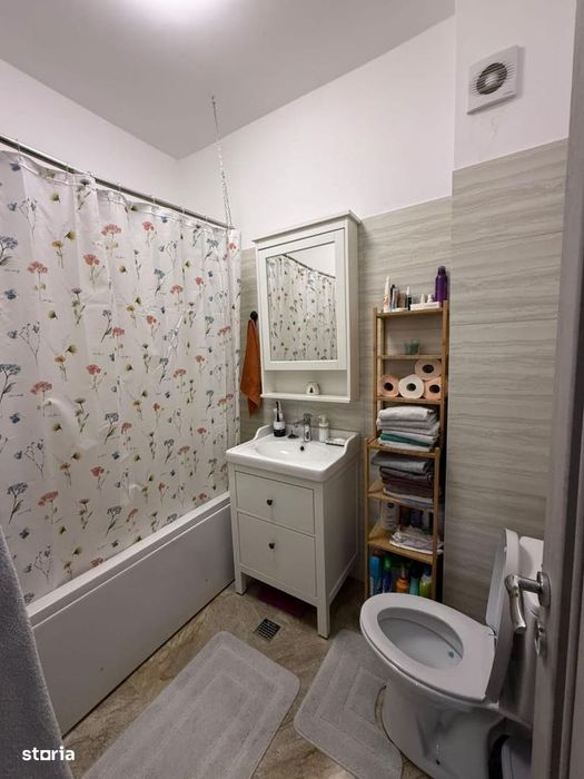 Apartament 3 camere cu CURTE si LOC DE PARCARE