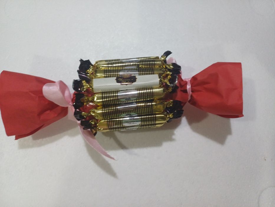 Сладкий подарок в виде конфеты