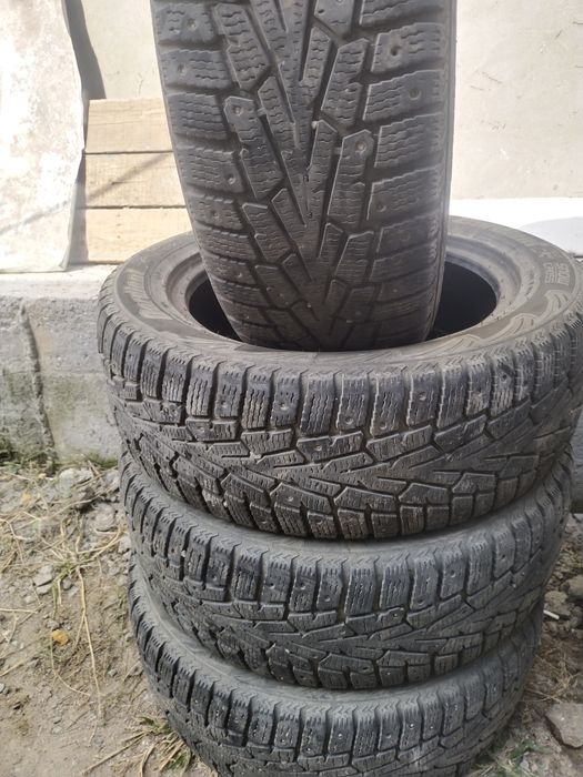 Продам комплект зимний резины 205/55/16