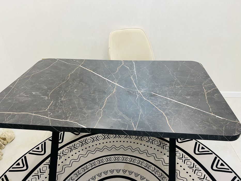 Продам кухонный стол