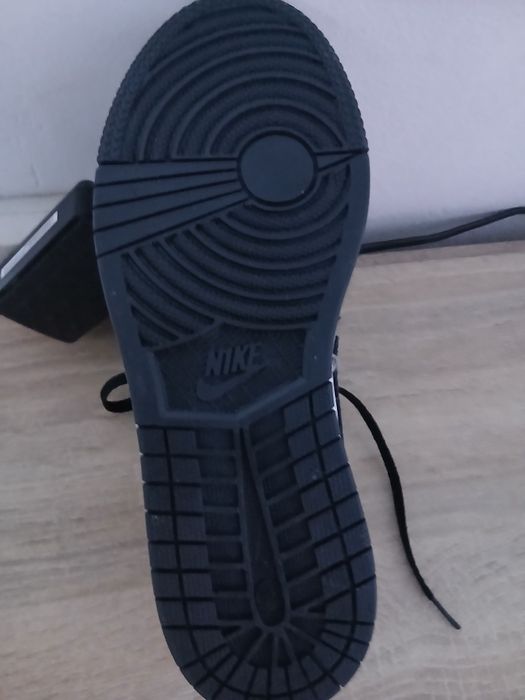 *NOU* Jordan 1 Mid Black-White - verificare colet