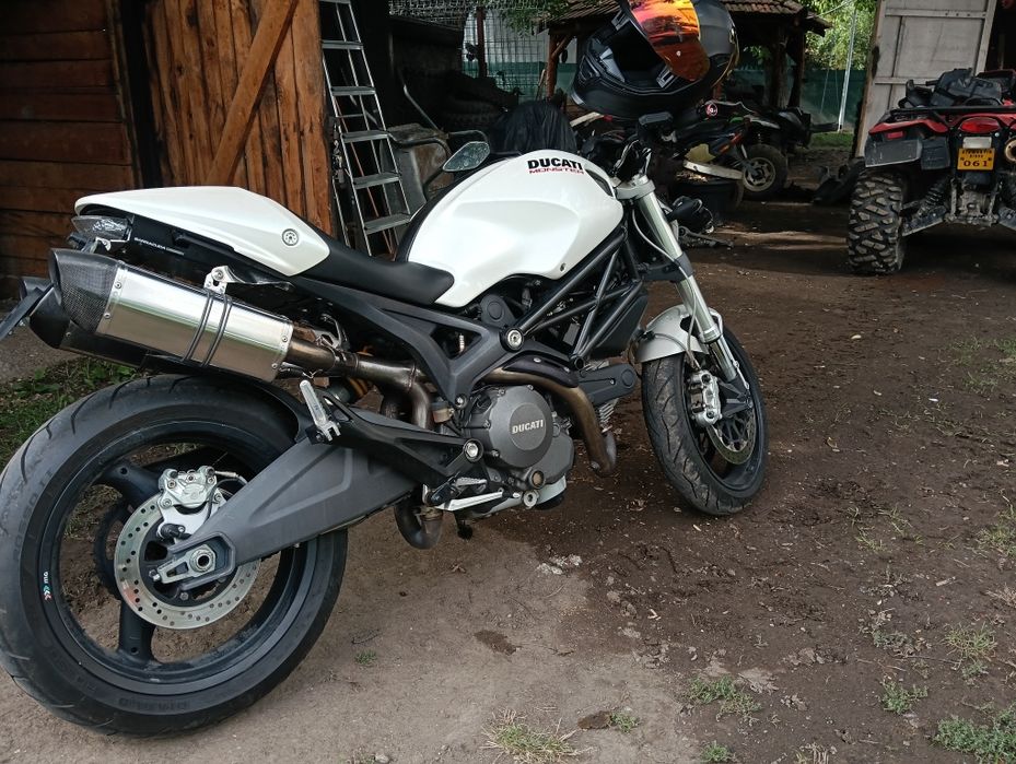 Ducati monster 696