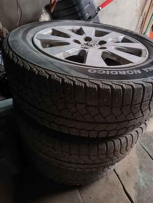 Продам шины Viatti Brina Nordico V-522 215/60 R16 95T без дисков