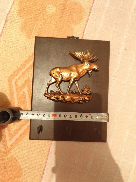 Настенная ключица (вешалка для ключей)).