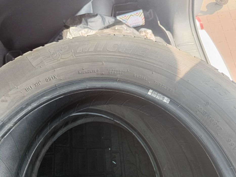 Гуми 2 бр - MICHELIN 225/60/17 - ДОТ 24