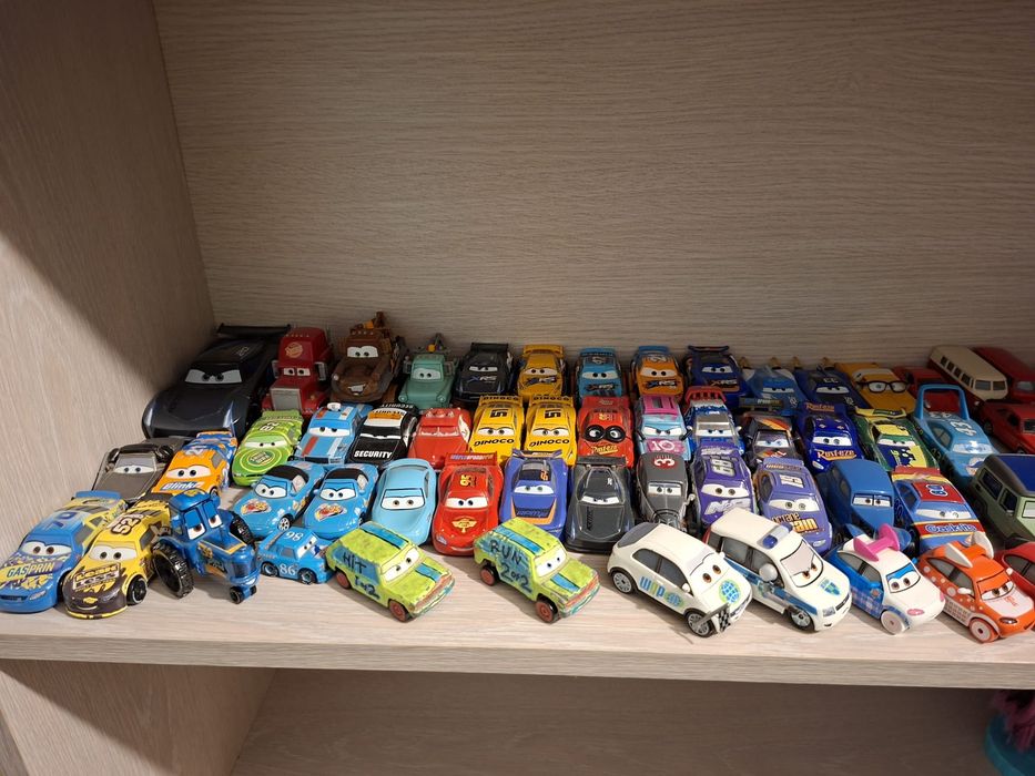 Lot : Păpuși LOL și mașini CARS. Citiți descrierea