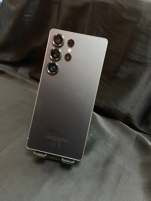 Samsung S25 ultra  Память: 256 gb