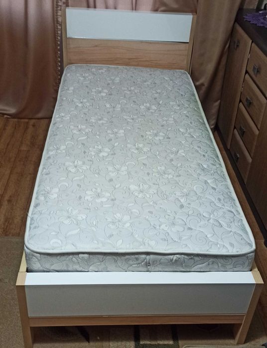 продам кровать 2м * 0,9м