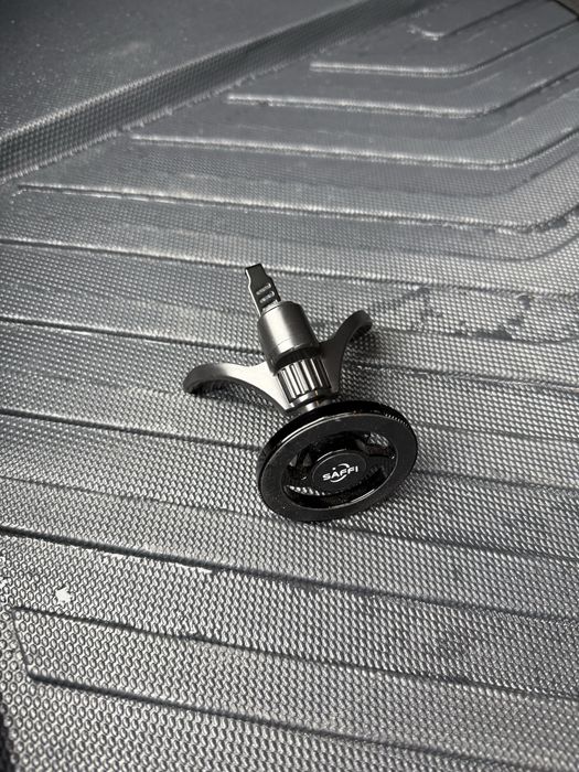 Телефон держатель  авто оникс