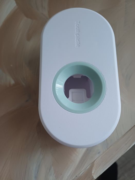 Дозатор за паста за зъби