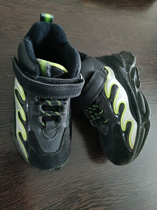 Продам кроссовки для мальчика