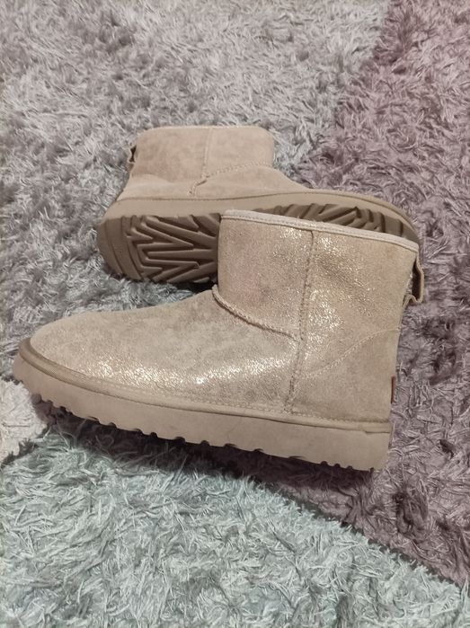 Оригинални UGG  'Classic Mini Stardust' !