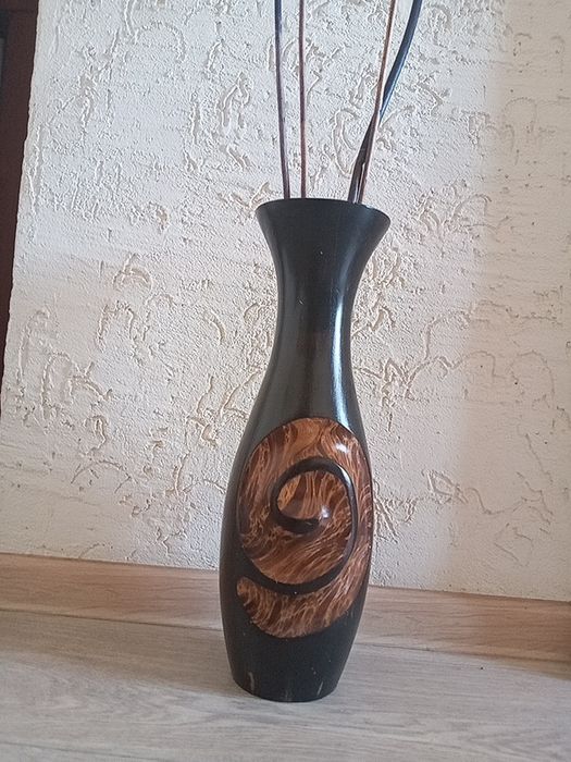 Продаётся ваза из дерева
