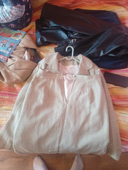 Vând diverse haine noi sigilate