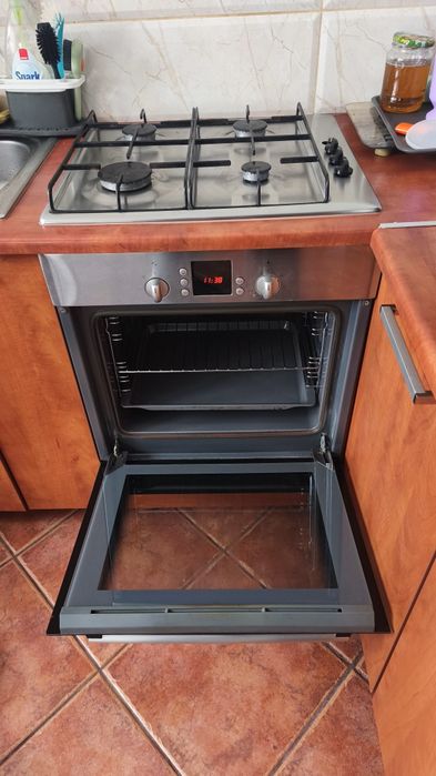 Vând pachet cuptor electric incorporabil Bosch HBN230250E și plita pe