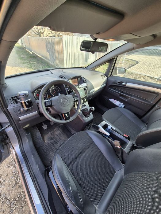 Vând Opel Zafira 2009