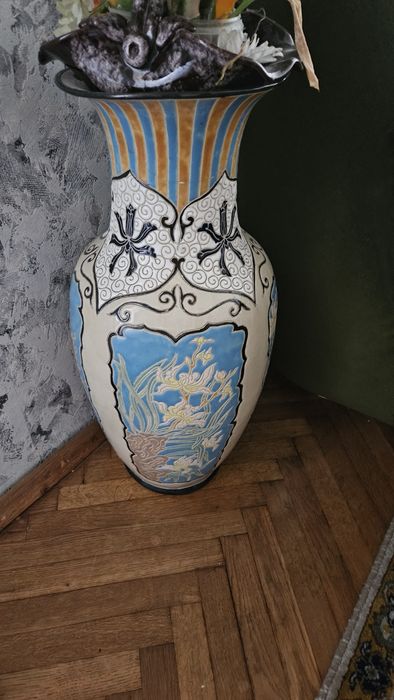 Голяма керамична ваза