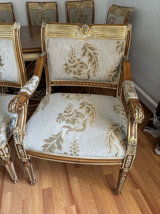 Продам срочно стол и стулья