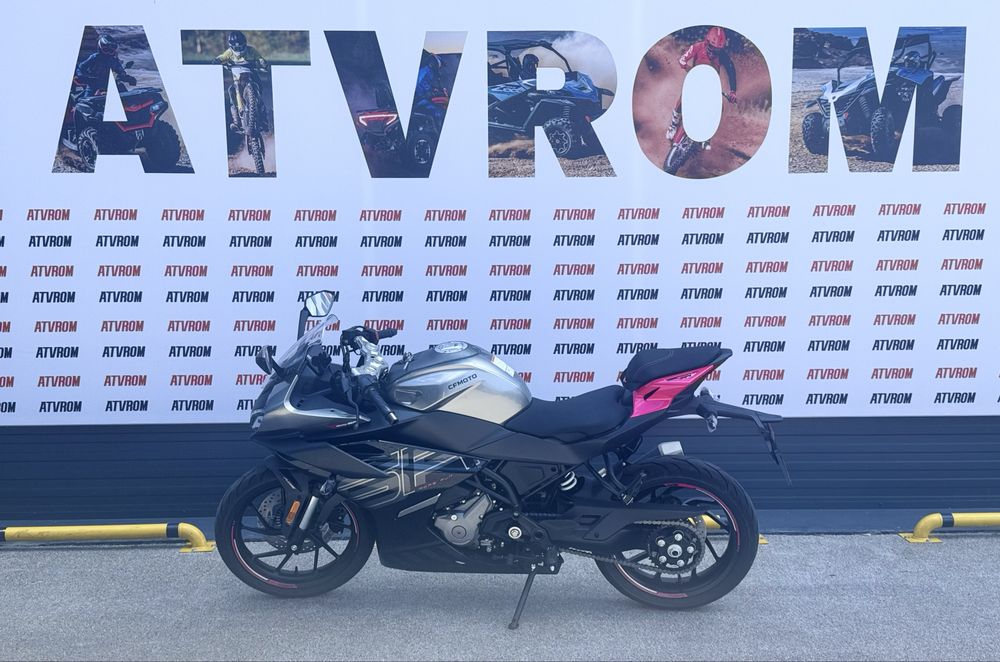 Motocicleta CFMOTO 300SR ABS '26
