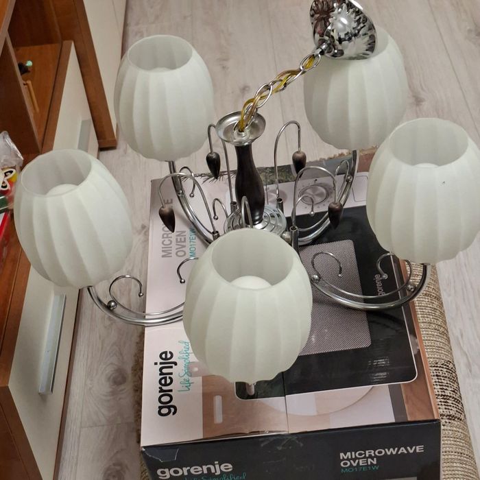 Vând lustre in stare buna