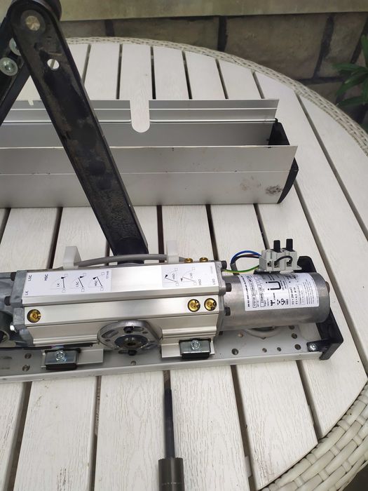 Електрически , хидравличен автомат , механизъм за врата HPI .