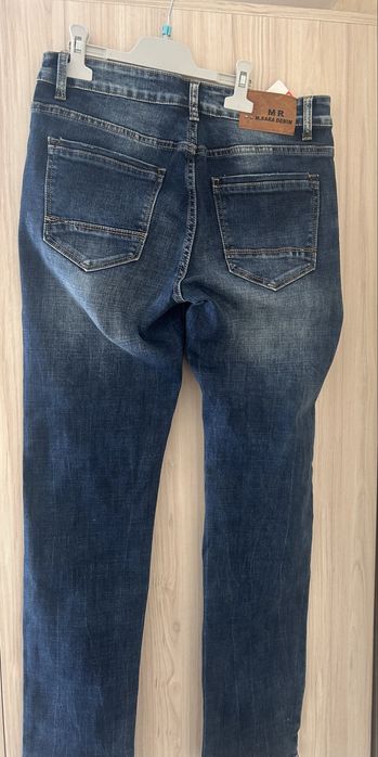 Мъжки дънки с етикет