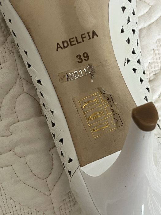 Белые краситвые туфельки