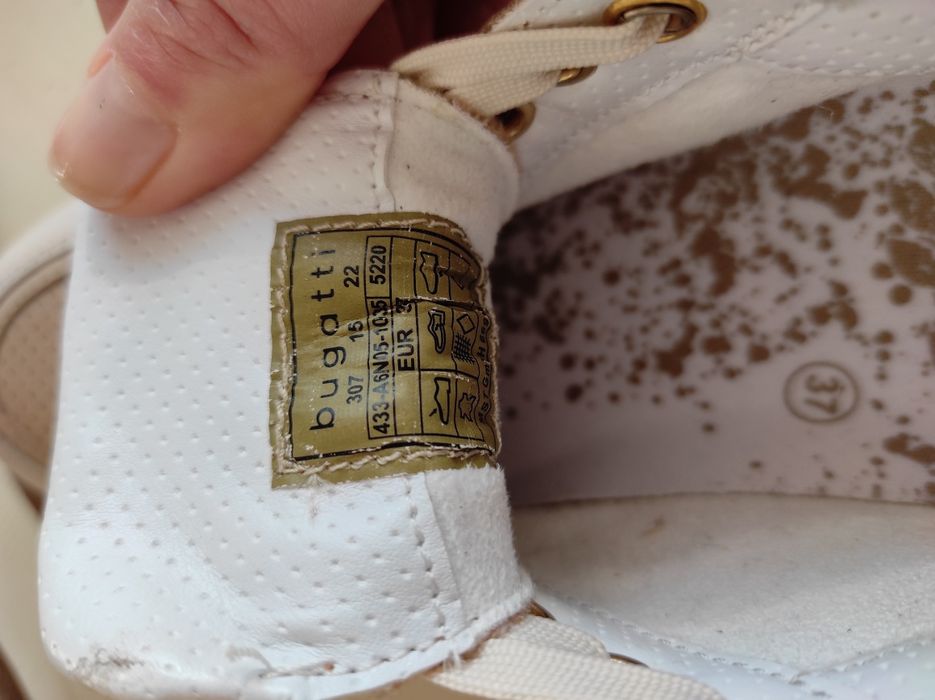 Обувки    Бугати