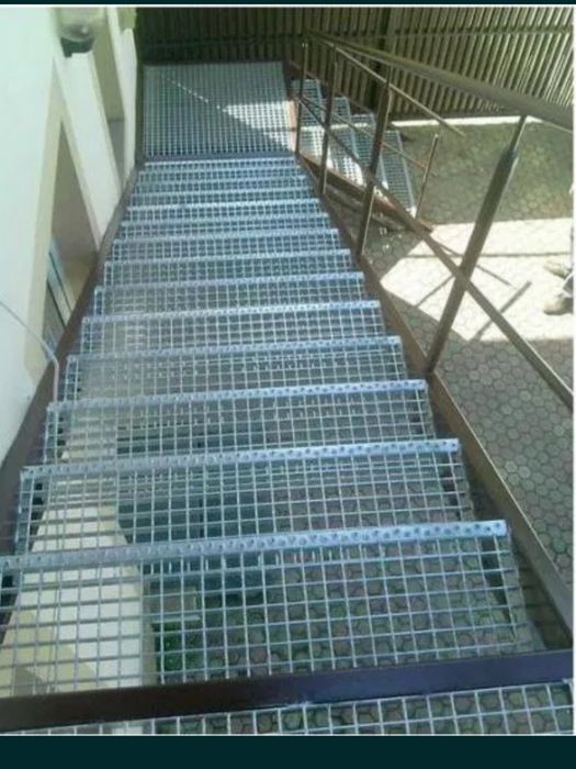 scări galvanizate