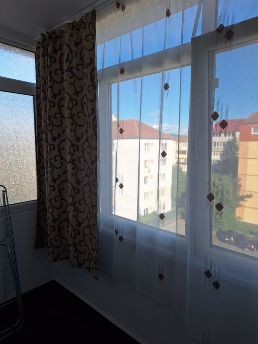 Închiriez apartament