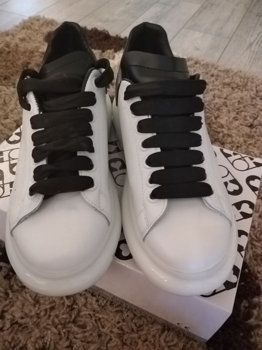 Vand adidasi eleganti marimea 40
