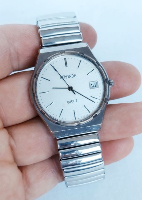Ceas bărbătesc Sekonda cu quartz, carcasă și curea din oțel inoxidabil.