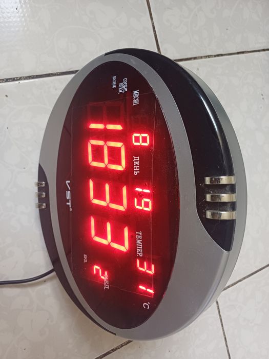 Часы настенные - настольные электронные