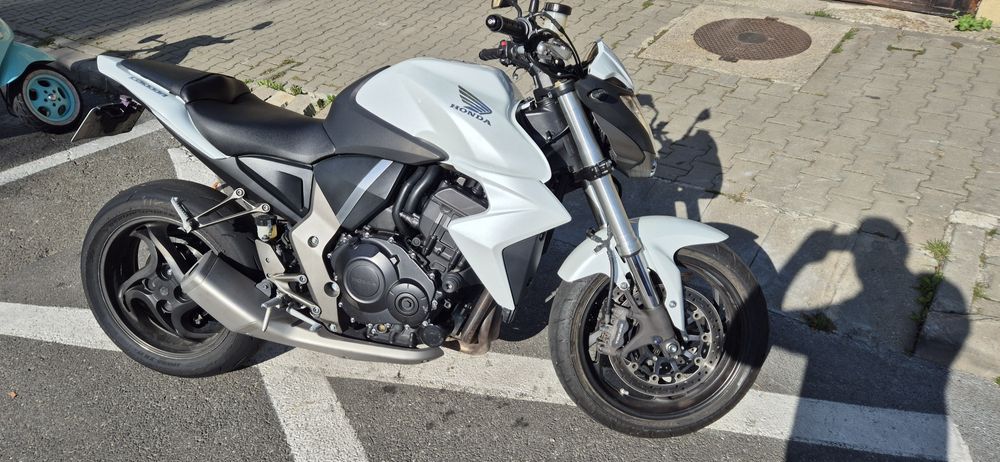 Vând HONDA CB1000R
