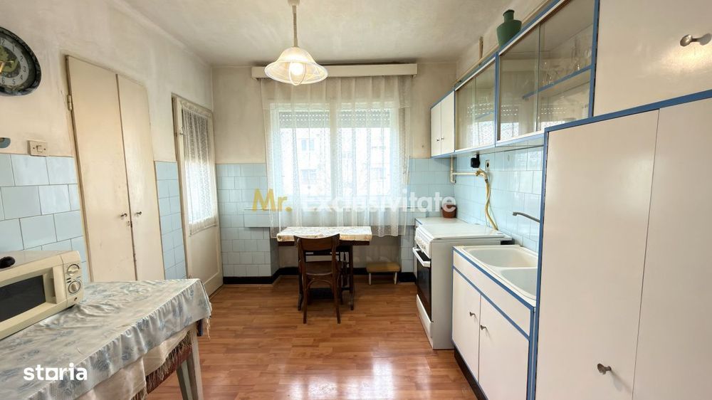 Apartament 3 camere MV1 Str. Gladiolei 6 Etaj III - Carei — fotografia 3