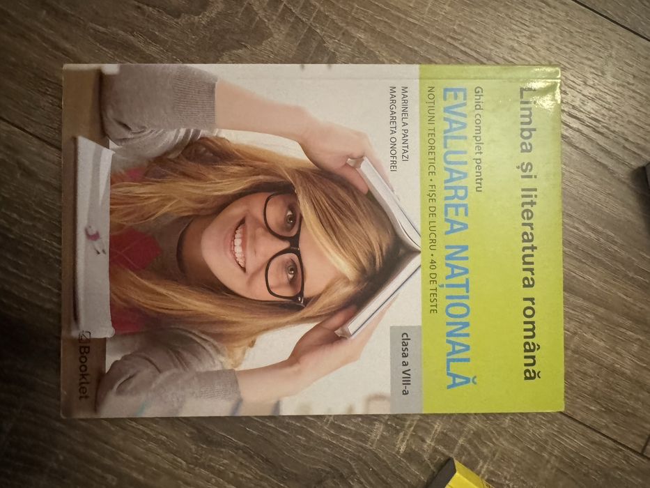 Invata cu succes + alte carti si foi cu toata materia.