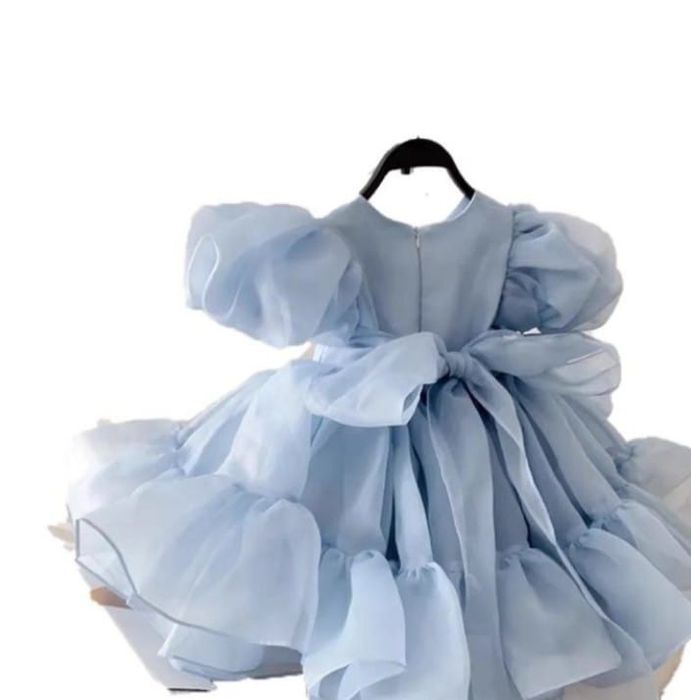 Продам платье на девочку нарядное