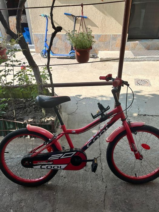 Vand bicicleta COOL pentru copii pe 20 inc. în stare foarte bună.