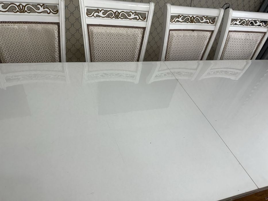 Стол со стульями