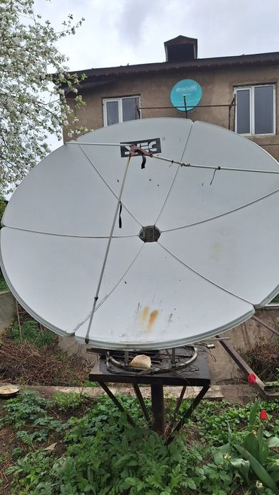 Спутниковая антена.